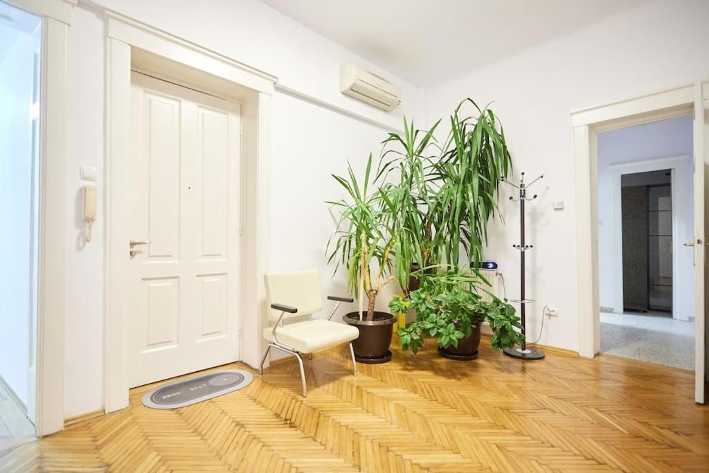 Caragiale Apartment Bukarest Exterior foto